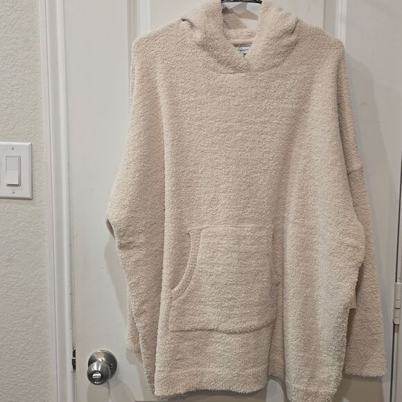 Cupcakes & Cashmere Kangaroo Pocket Pullover Hoodie - Picture 5 of 7